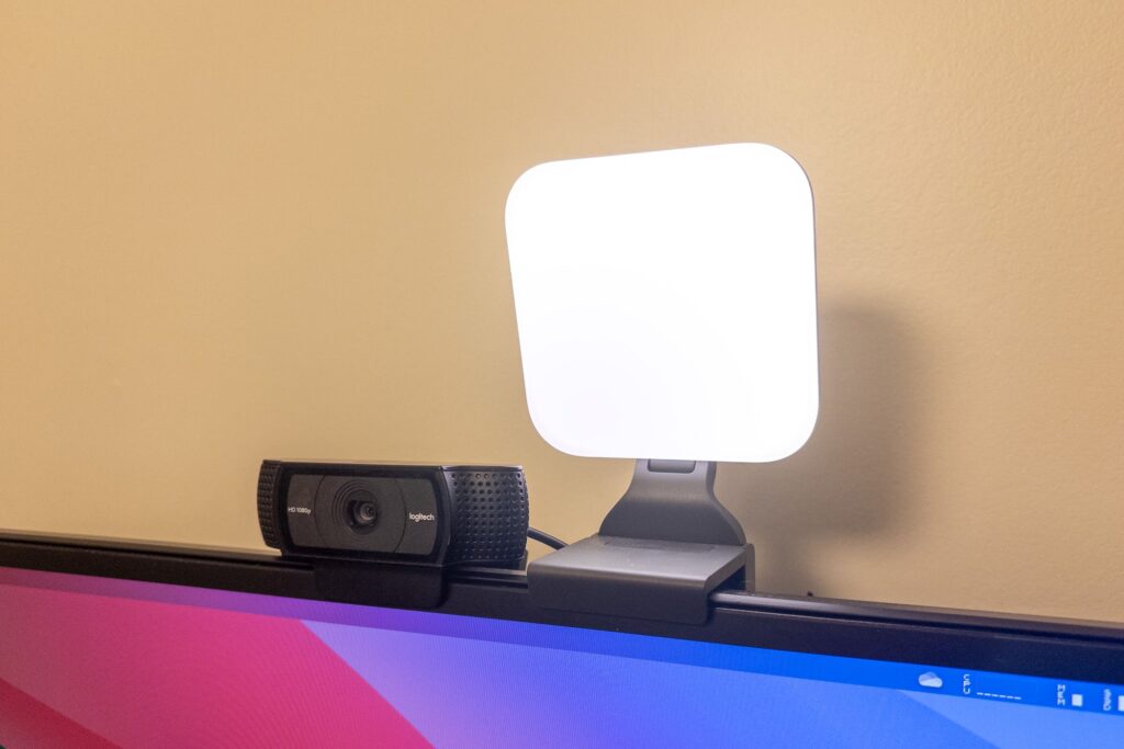 Você não precisa de uma nova webcam, você precisa de uma luz