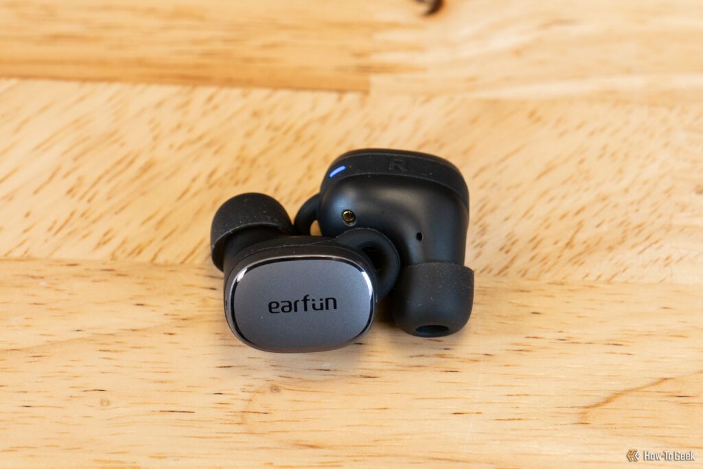 Fones de ouvido ANC sólidos a um preço surpreendentemente bom