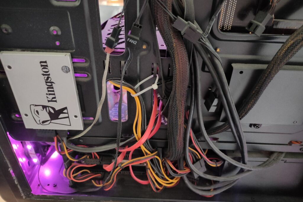 6 sinais de que o gerenciamento de cabos do seu PC é péssimo