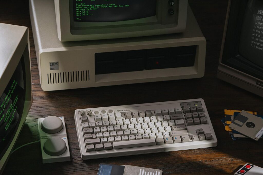 O teclado mais recente da 8bitDo é semelhante ao IBM Model M