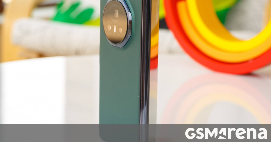 Honor critica Samsung Galaxy Fold6 com um Magic V3 gravado à mão