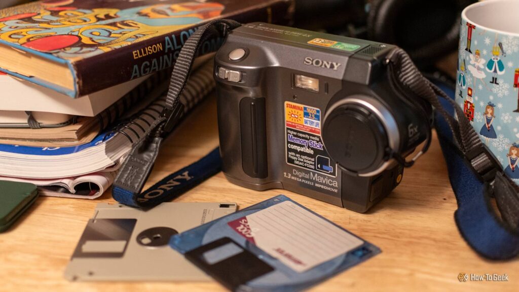 Esta câmera Sony de 25 anos usa discos de disquete em vez de cartões SD