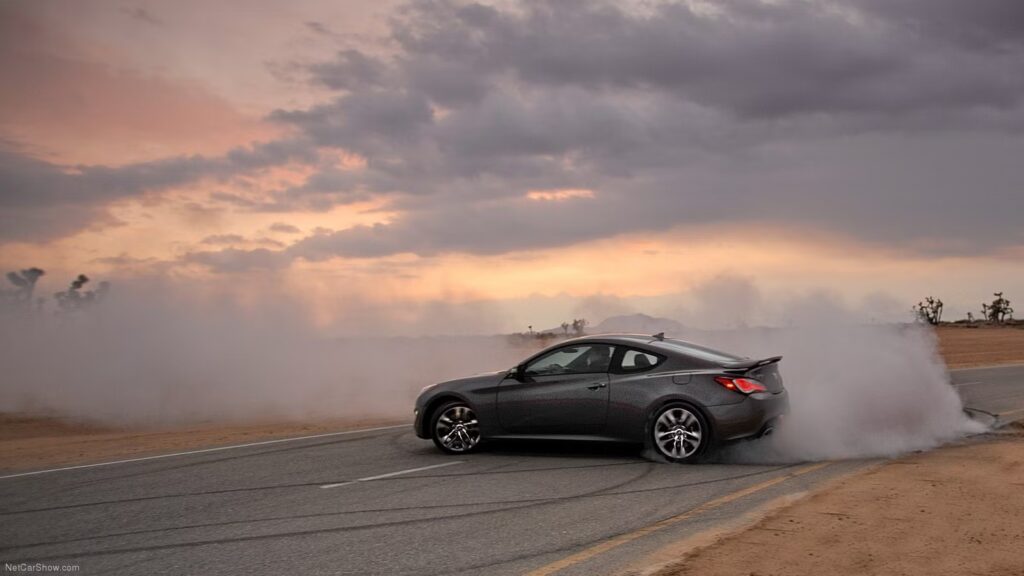 Este cupê V-6 de 348 HP usado vem de uma marca inesperada