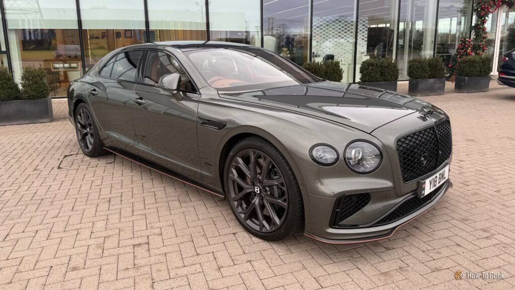 potência e luxo V8 híbrido