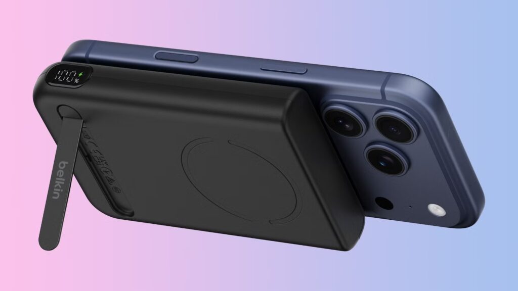 O novo banco de energia magnético da Belkin tem suporte e tela LED