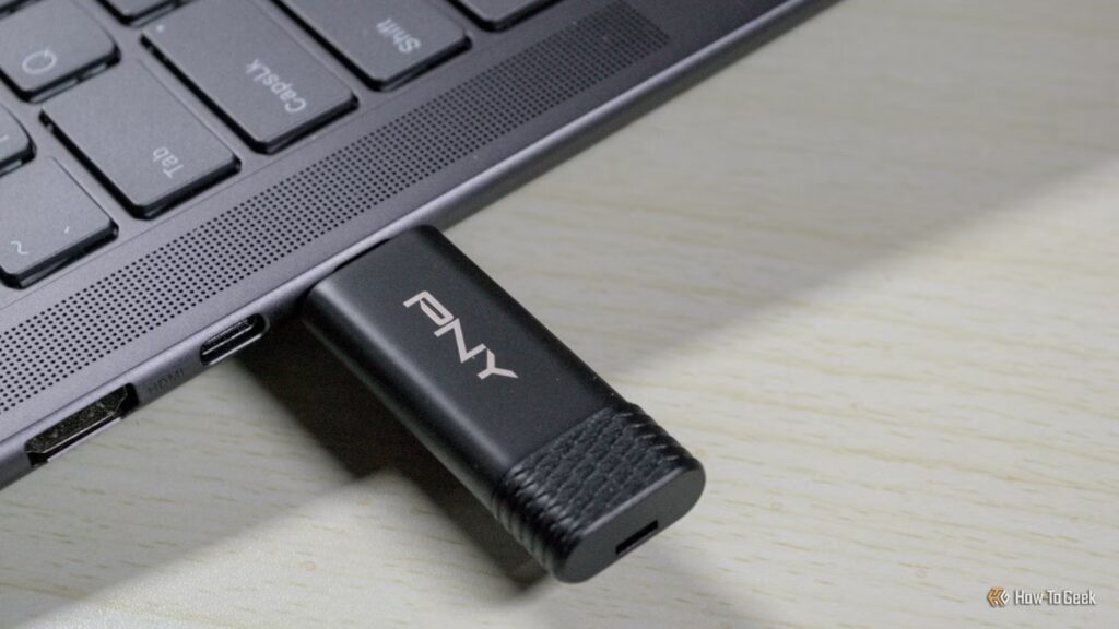 Pare de comprar unidades flash USB padrão em 2026