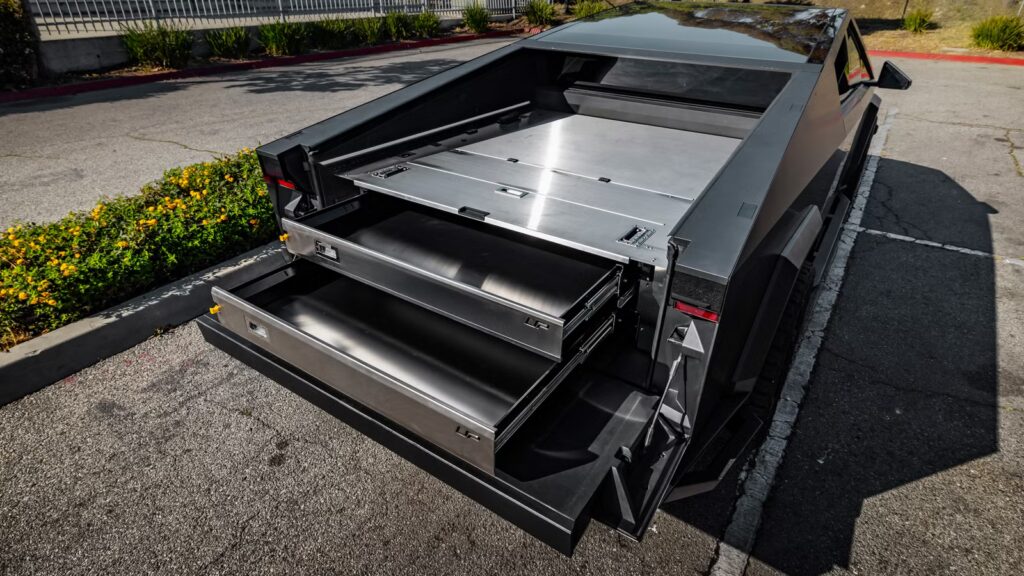 A atualização do cofre do Cybertruck que todo proprietário profissional estava esperando