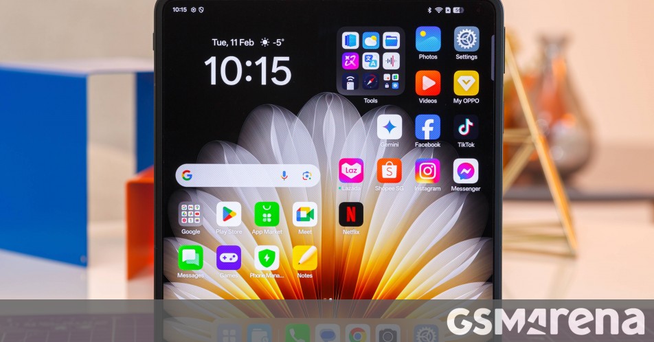 Conteúdo da caixa especial do Oppo Find N6 exposto