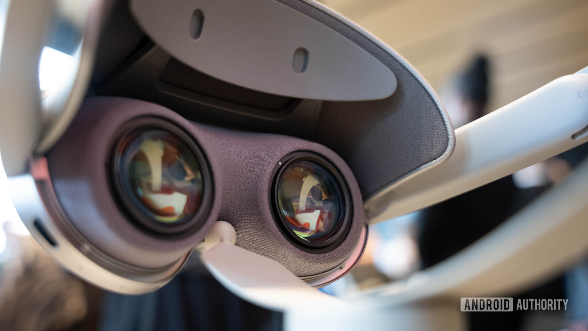 Samsung Galaxy XR Lenses Side Profile