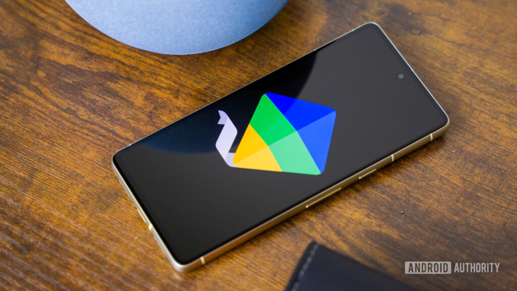 Google Family Link logo on smartphone stock photo (6)